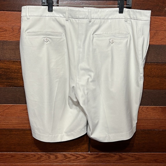 Cypress Club Flat Front Light Cream Colored Khaki Shorts - Picture 3 of 5